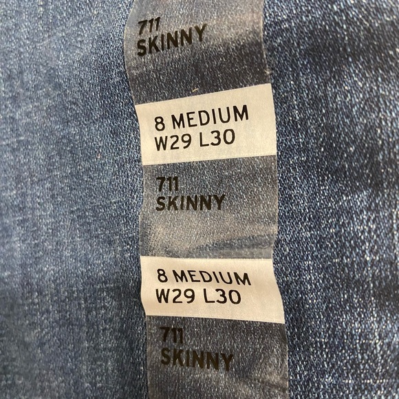 Levi’s  711. Women’s Jeans.  Skinny. Size 8 Medium. W 29 L 30. Distressed NWT - Picture 5 of 6